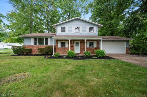 8665 Rosebud Dr, Mentor, OH, 44060-6101 | Card Image