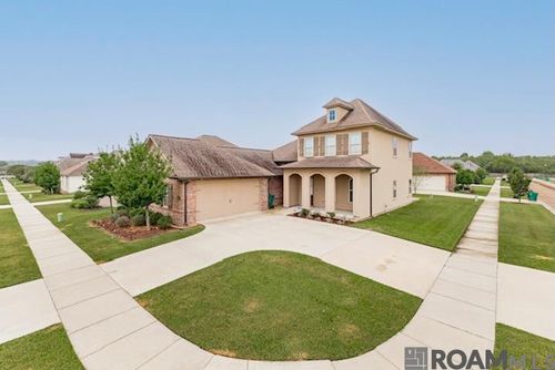 3805 Kingsbarns Dr, Zachary, LA, 70791-5492 | Card Image