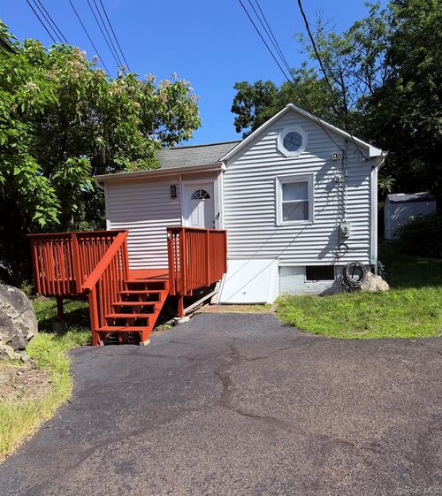 18 Orange Ave, Suffern, NY, 10901-5412 | Card Image