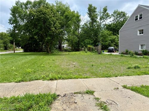 3313 E 126th St, Cleveland, OH, 44120-3872 | Card Image