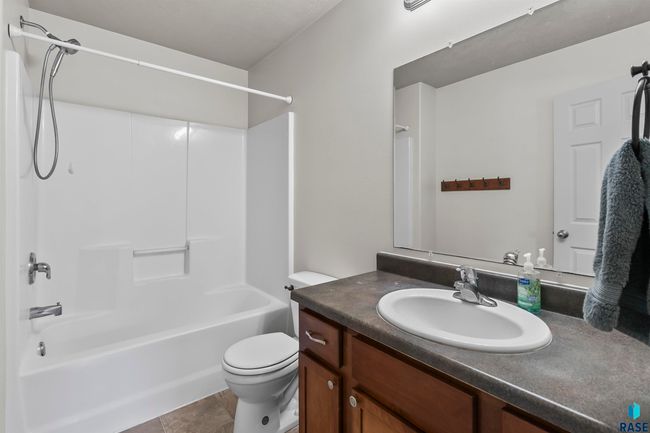 1313 W Creekside Dr, House other with 5 bedrooms, 3 bathrooms and null parking in Brandon SD | Image 20