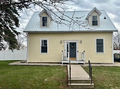 210 E Shackley St, Geneva, IN, 46740-1048 | Card Image