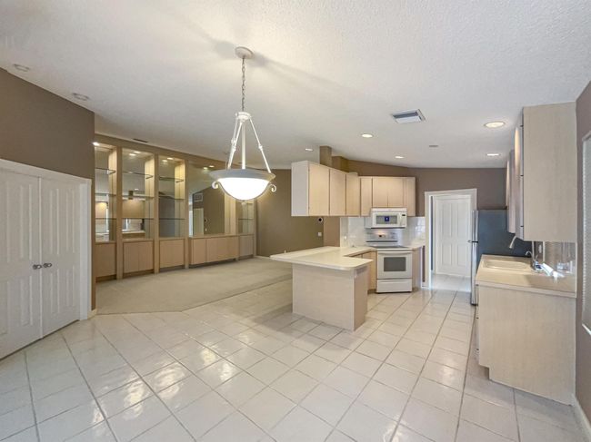 7789 Se Spicewood Cir, Condo with 2 bedrooms, 2 bathrooms and null parking in Hobe Sound FL | Image 16