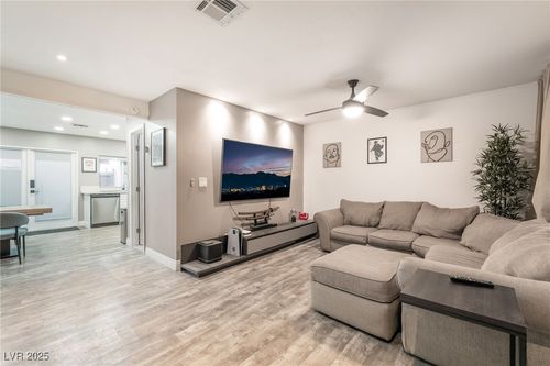 6043 Bromley Ave, Las Vegas, NV, 89107-1525 | Card Image