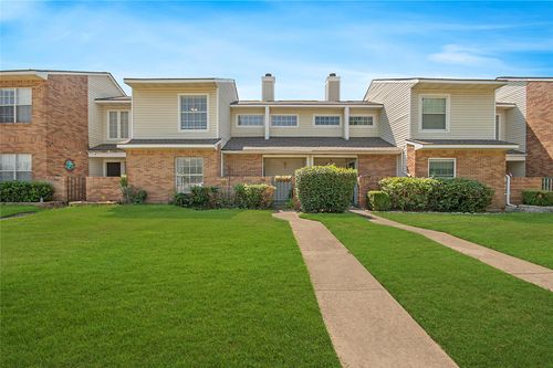704 Creekwood Dr, Lewisville, TX, 75067-5344 | Card Image