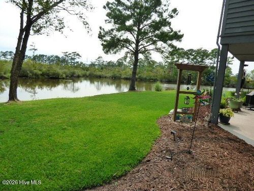10082 Windward Dr, New Bern, NC, 28560-7267 | Card Image