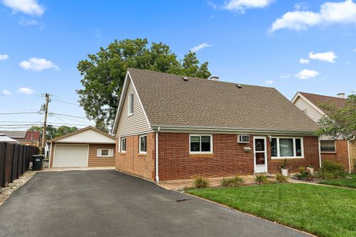 10907 Moody Ave, Chicago Ridge, IL, 60415-2120 | Card Image