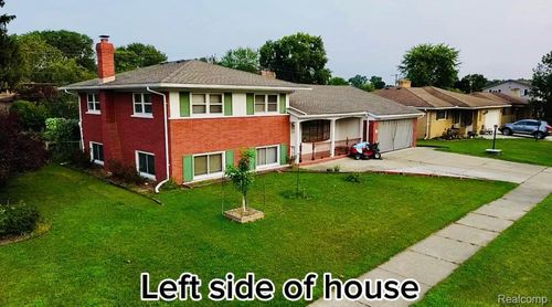 8636 Chicago Rd, Warren, MI, 48093-5561 | Card Image