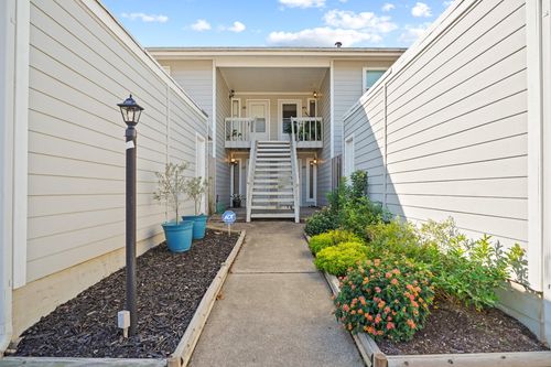 39 Hideaway Dr, Friendswood, TX, 77546-4868 | Card Image