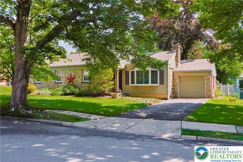 1882 Ridgelawn Ave, BETHLEHEM, PA, 18018-1636 | Card Image
