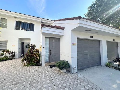 9202 Nw 9th Pl, Plantation, FL, 33324-1146 | Card Image