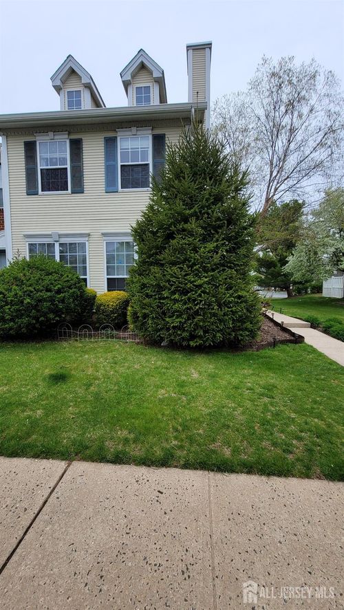 79 Columbus Dr, Franklin Park, NJ, 08823-1730 | Card Image