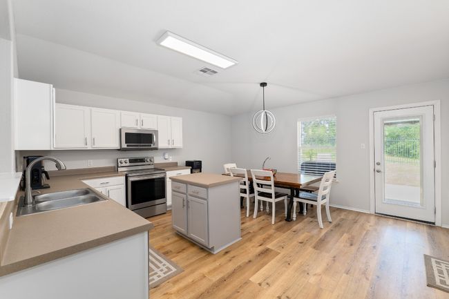 5601 Malcom Trl, House other with 3 bedrooms, 2 bathrooms and 4 parking in Austin TX | Image 6