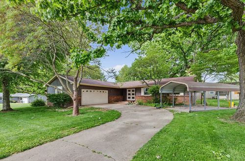 9 Dunlap Woods, Sidney, IL, 61877-9750 | Card Image