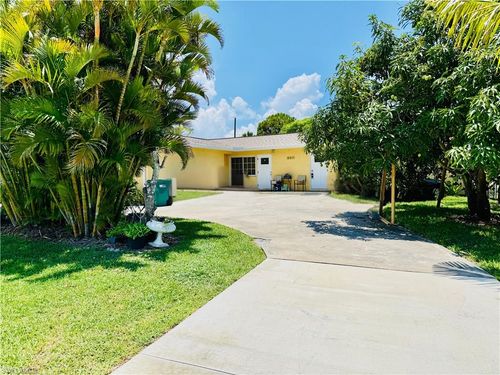 690 98th Ave N, Naples, FL, 34108 | Card Image