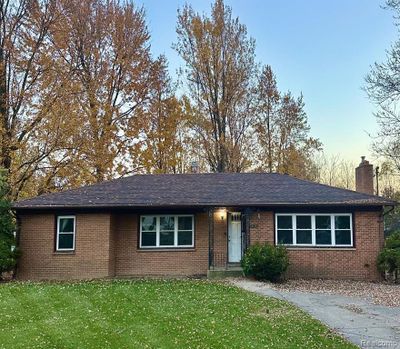 4414 E Atherton Road, Home with 3 bedrooms, 1 bathrooms and null parking in Burton MI | Image 1