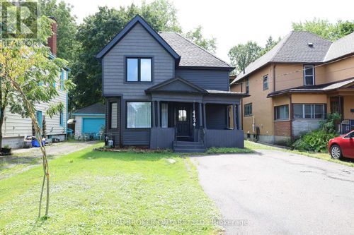 4424 Ellis St, Niagara Falls, ON, L2E1H4 | Card Image