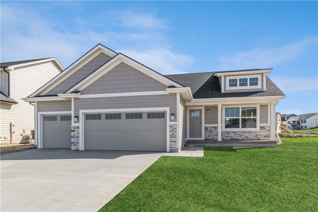 Florence Dr, Waukee, IA 50263