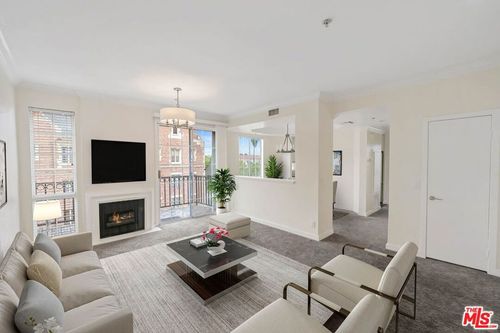 apt-501-585 N Rossmore Ave, Los Angeles, CA, 90004-2474 | Card Image