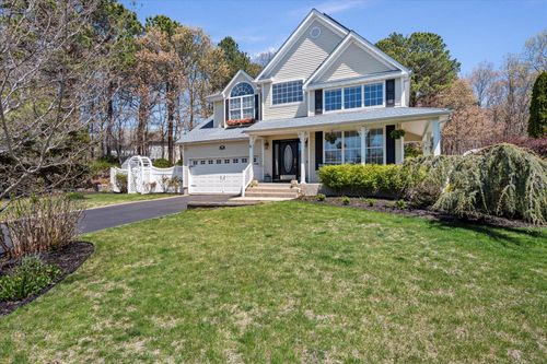 40 Shady View Xing, Manorville, NY, 11949-2972 | Card Image