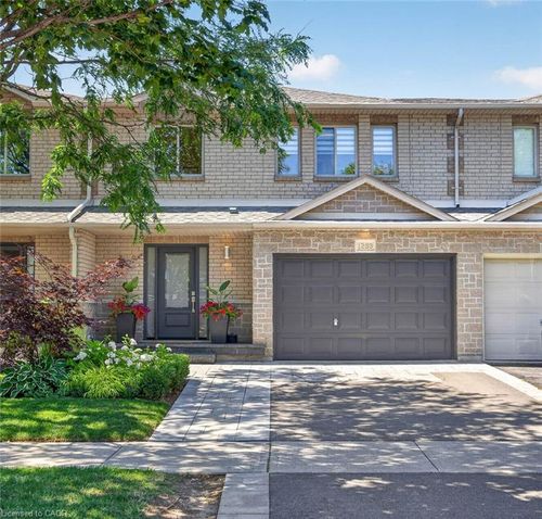 1253 Stephenson Dr, Burlington, ON, L7S2B3 | Card Image