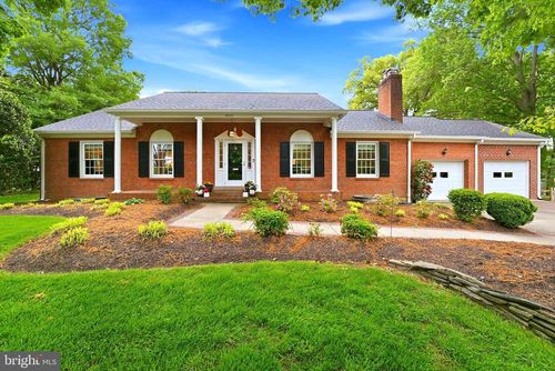 1905 Wakefield St, Alexandria, VA, 22308-2745 | Card Image