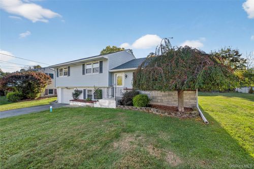 223 Margo St, New Windsor, NY, 12553-7332 | Card Image