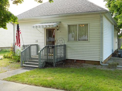 223 N Linden St, Toluca, IL, 61369-9004 | Card Image