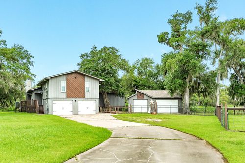 1 Buffalo Ct, Lake Jackson, TX, 77566-3705 | Card Image