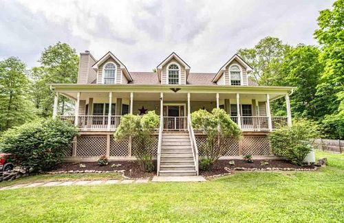 135 Browns Rd, Walden, NY, 12586-3026 | Card Image