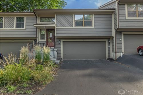 546 Kyle Ln, Fairborn, OH, 45324-6402 | Card Image