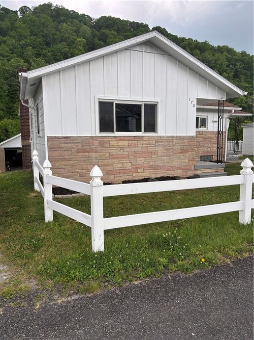 178 1st St, Clarksville, PA, 15322-6349 | Card Image