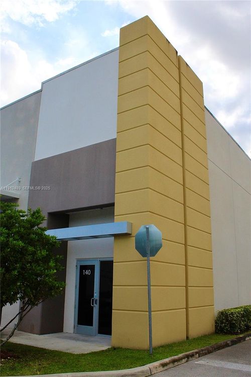 140-10891 Nw 17th St, Sweetwater, FL, 33172-2051 | Card Image