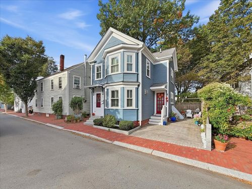 51 Temple St, Newburyport, MA, 01950-2742 | Card Image