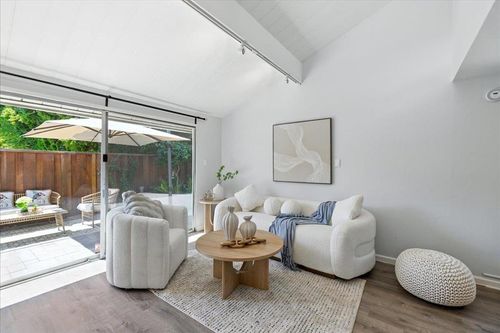 2211 Rock St, Mountain View, CA, 94043 | Card Image