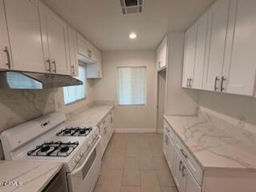 1035 Raymond Ave, Glendale, CA, 91201-1711 | Card Image