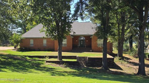 124 Gwen Rd, Senatobia, MS, 38668-6373 | Card Image