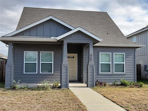 908 Main St, Hutto, TX, 78634-2384 | Card Image