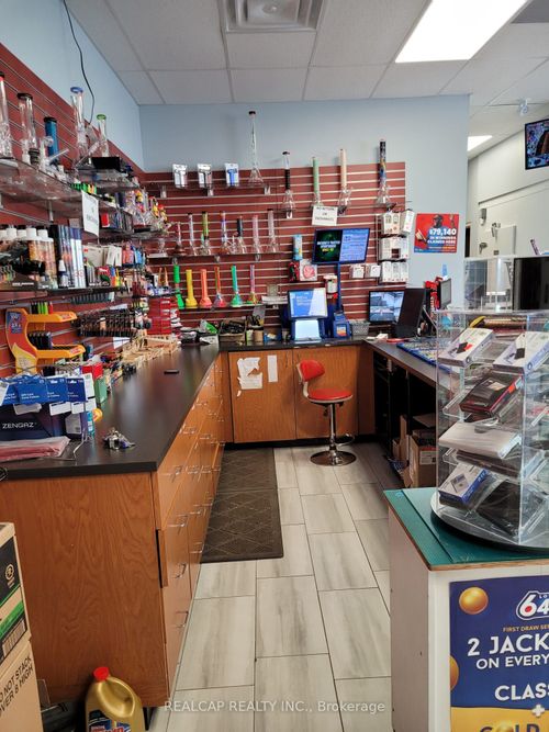 437 Thorold Rd, Welland, ON, L3C3W4 | Card Image