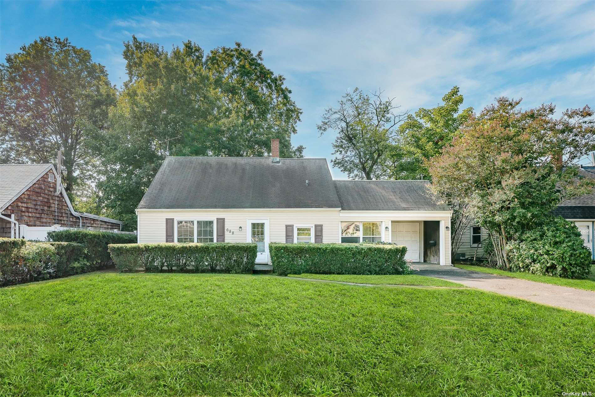 Whittier St, Westbury, NY 11590