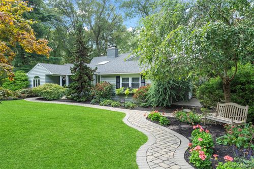 25 Surry Hill Pl, Huntington, NY, 11743-5821 | Card Image