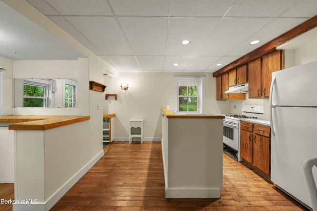 9 High St, Home with 6 bedrooms, 3 bathrooms and 4 parking in Lenox MA | Image 8