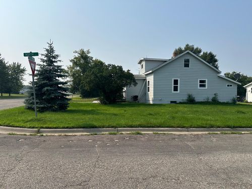 204 Rossman Ave, Detroit Lakes, MN, 56501-2328 | Card Image
