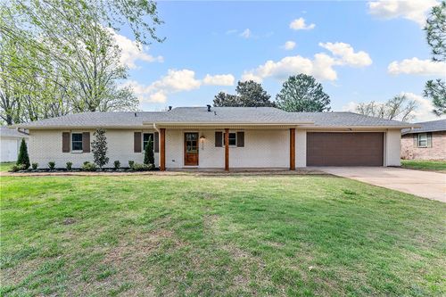 2110 Se 16th St, Bentonville, AR, 72712-6911 | Card Image