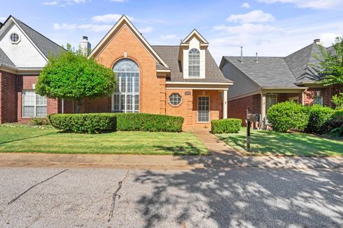 8664 Eagle View Dr, Cordova, TN, 38018-0423 | Card Image