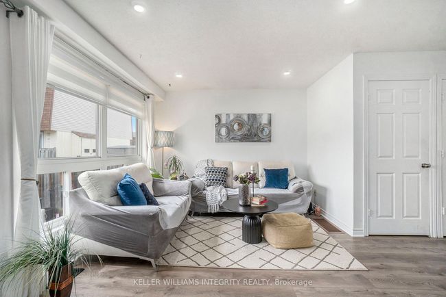A - 85 Seyton Dr, Condo with 3 bedrooms, 2 bathrooms and 1 parking in Nepean ON | Image 9