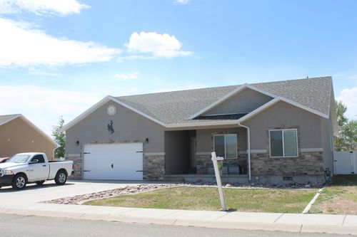 131 Powderhorn Dr, Mountain View, WY, 82939-5225 | Card Image