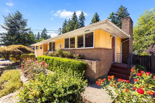 132 Ne 130th St, Seattle, WA, 98125-3013 | Card Image