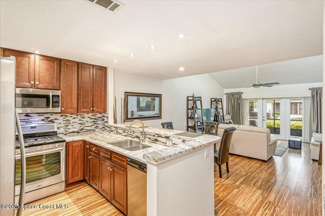 443 Hawthorne Ct, Townhouse with 2 bedrooms, 2 bathrooms and null parking in Indian Harbour Beach FL | Image 6