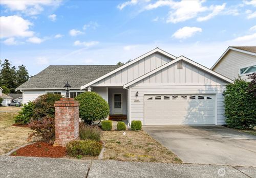 1667 Nw Almond Loop, Oak Harbor, WA, 98277-3814 | Card Image